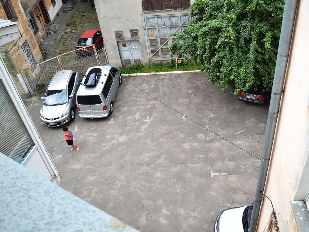 Wanted Hostel Львов Экстерьер фото
