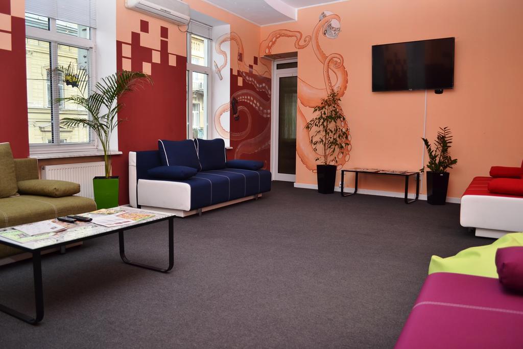 Wanted Hostel Львов Экстерьер фото