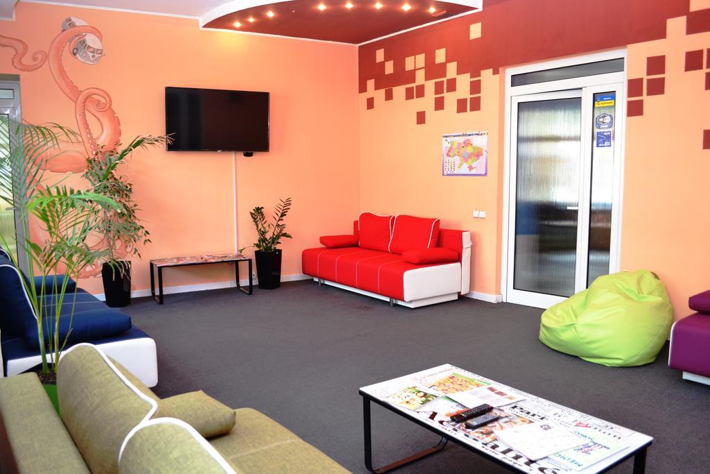 Wanted Hostel Львов Экстерьер фото