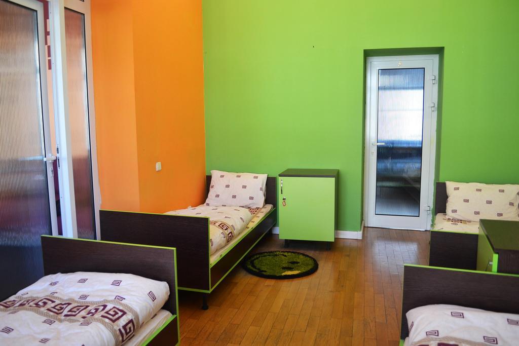 Wanted Hostel Львов Экстерьер фото