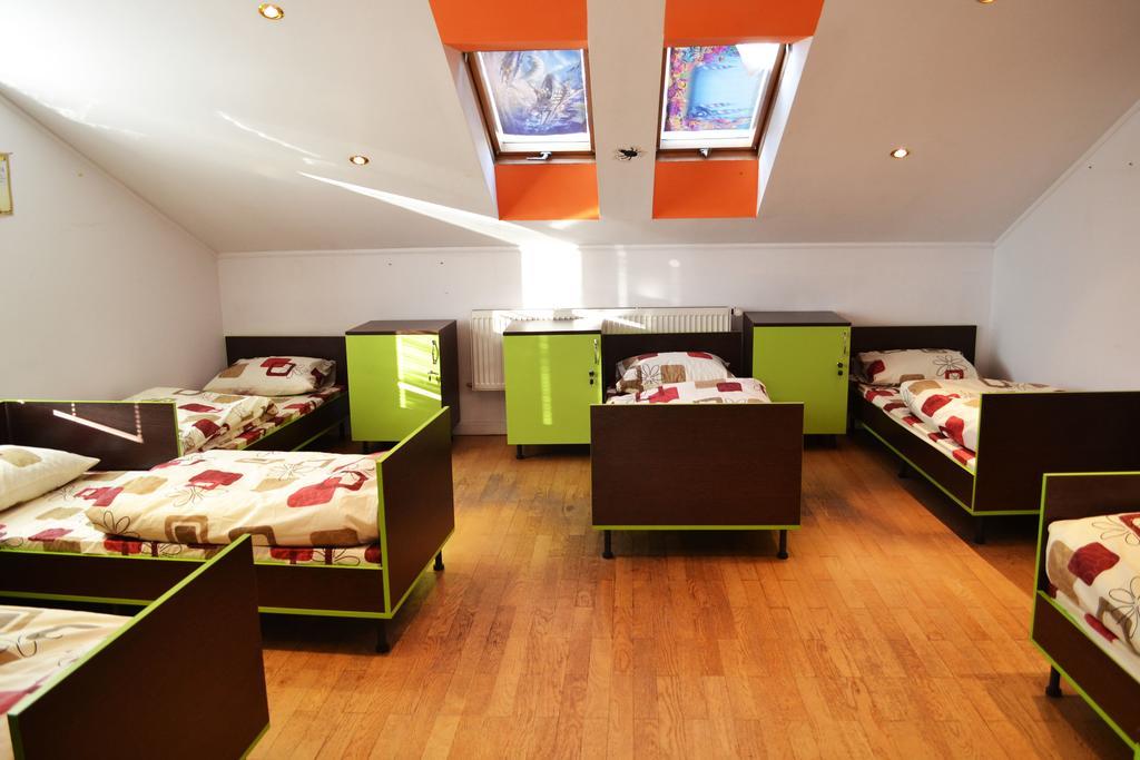 Wanted Hostel Львов Экстерьер фото