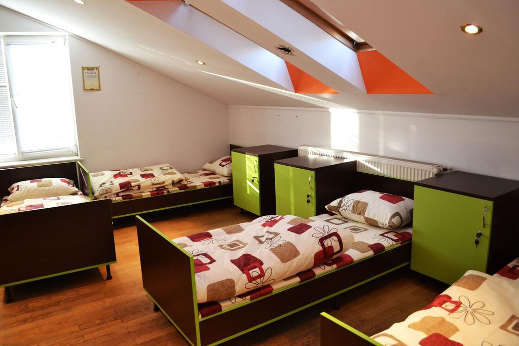 Wanted Hostel Львов Экстерьер фото