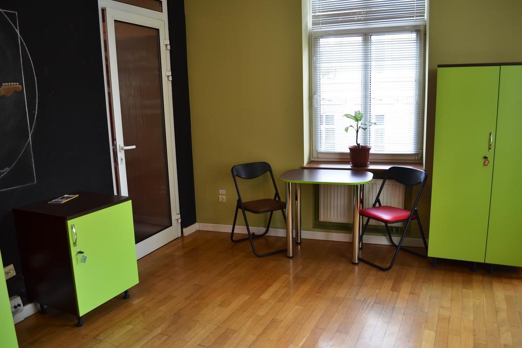 Wanted Hostel Львов Экстерьер фото