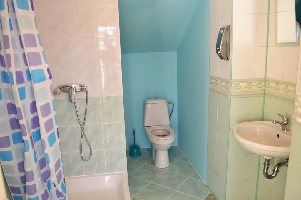 Wanted Hostel Львов Экстерьер фото